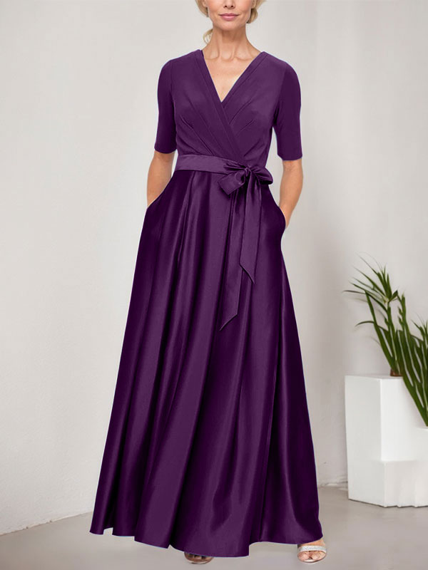Vestido de baile con escote cruzado, falda amplia de satén y corpiño de jersey. 
