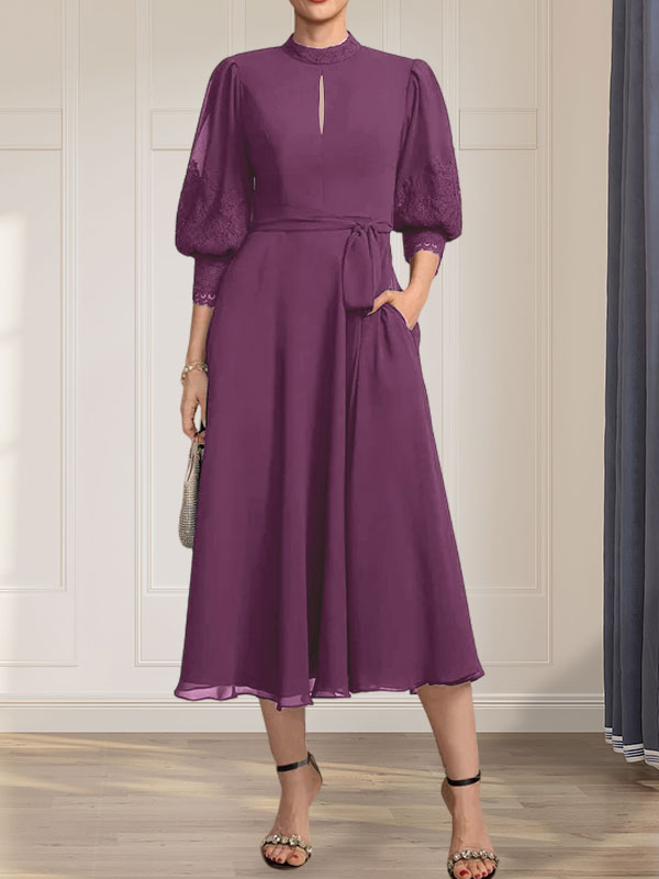 Vestido de corte A, cuello alto, largo midi, encaje y gasa para la madre de la novia con lazo.