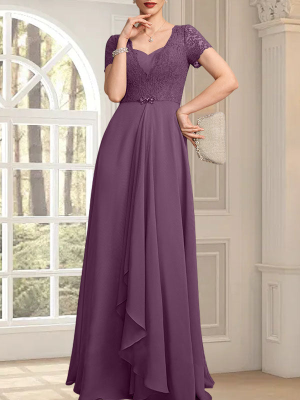 Vestido de corte A, escote corazón, largo hasta el suelo, de gasa, encaje, con cuentas y volantes en cascada para la madre de la novia.