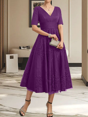 Vestido de tul y encaje para la madre de la novia, corte en A, escote en V, largo hasta la rodilla, con pliegues