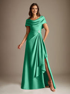 Robe de mariée trapèze en satin stretch, longue jusqu'au sol, avec décolleté rond et volants cascade, idéale pour la mère de la mariée. 