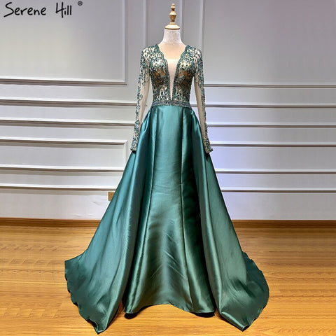 Robe de soirée longue en satin vert à col en V et manches longues avec perles, disponible en solde, sans retour ni remboursement, modèle 2025 LA6312 