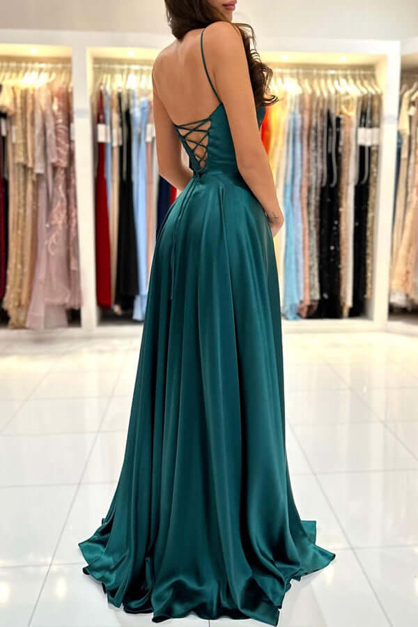 Vestidos de fiesta sencillos de corte A con escote cuadrado y abertura.
