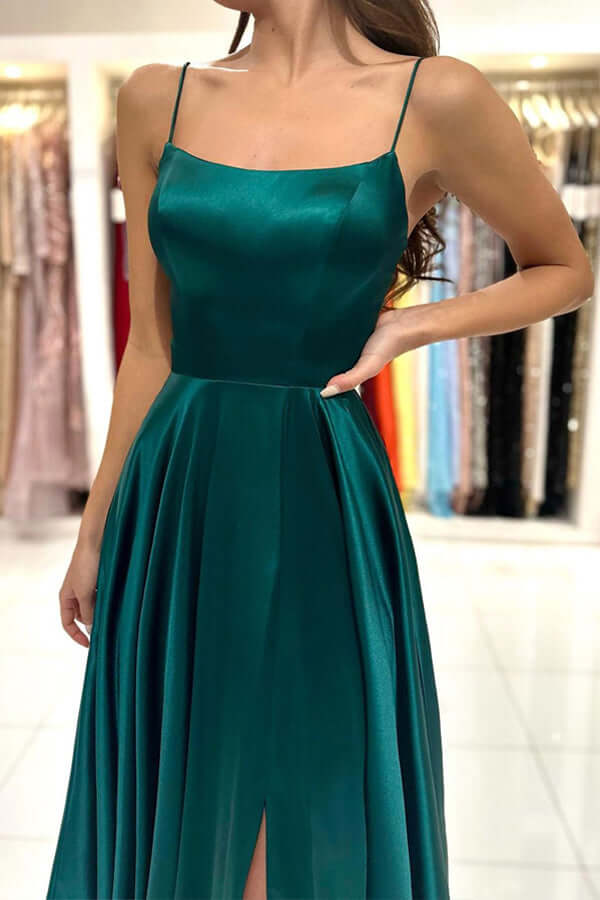 Vestidos de fiesta sencillos de corte A con escote cuadrado y abertura.