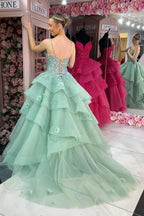 Robe de bal bustier cœur à volants étagés avec appliques
