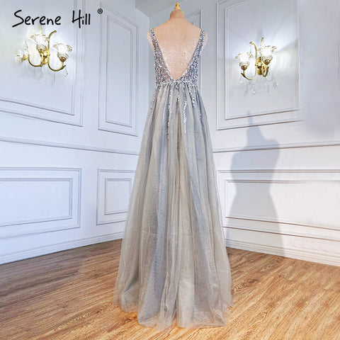 En oferta, sin devoluciones ni reembolsos. Vestido de noche gris sin espalda, corte A, escote en V, sin mangas, con pedrería y diamantes. Diseño sexy 2025 LA70168 