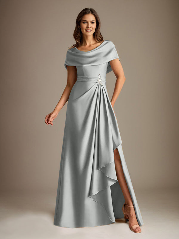 Robe de mariée trapèze en satin stretch, longue jusqu'au sol, avec décolleté rond et volants cascade, idéale pour la mère de la mariée. 