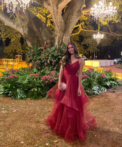 Elegante vestido de noche burdeos de corte A con volantes Y5878