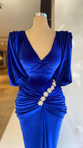 Vestido de noche Dubai con escote en V, manga corta, terciopelo, pliegues y apliques, corte sirena azul real, ideal para fiestas de graduación y eventos formales (Y4935)