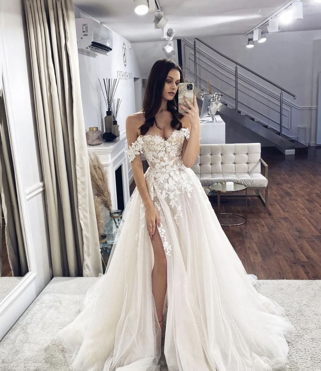 Robe de mariée blanche en tulle et dentelle à épaules dénudées Y754