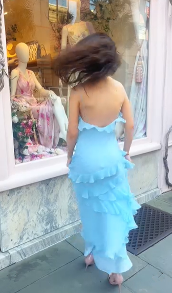 Robe de bal élégante en mousseline bleue à fines bretelles et volants, dos nu, Y8267