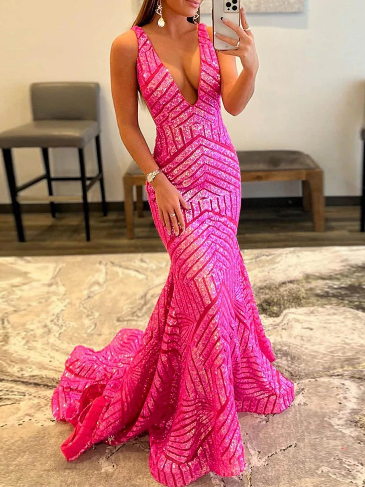 Nina | Robe de bal longue sirène rose à sequins et décolleté plongeant en V | Robe de bal longue à sequins et col V profond Nina