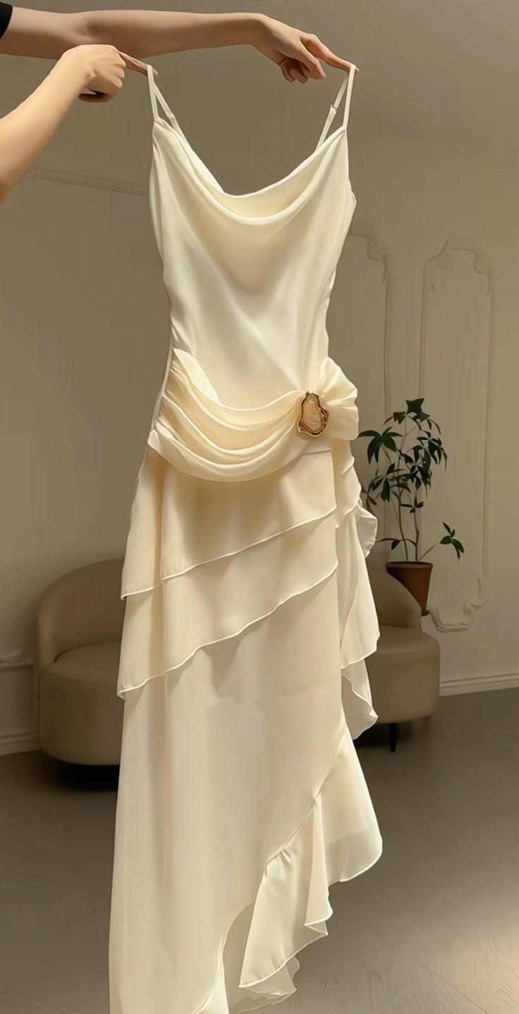 Elegante vestido de noche de sirena blanco de gasa, vestido largo de fiesta con capas Y7716