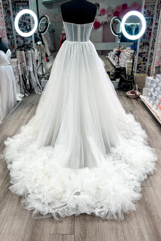 Vestido de fiesta de tul sin tirantes con corsé de corte A y volantes