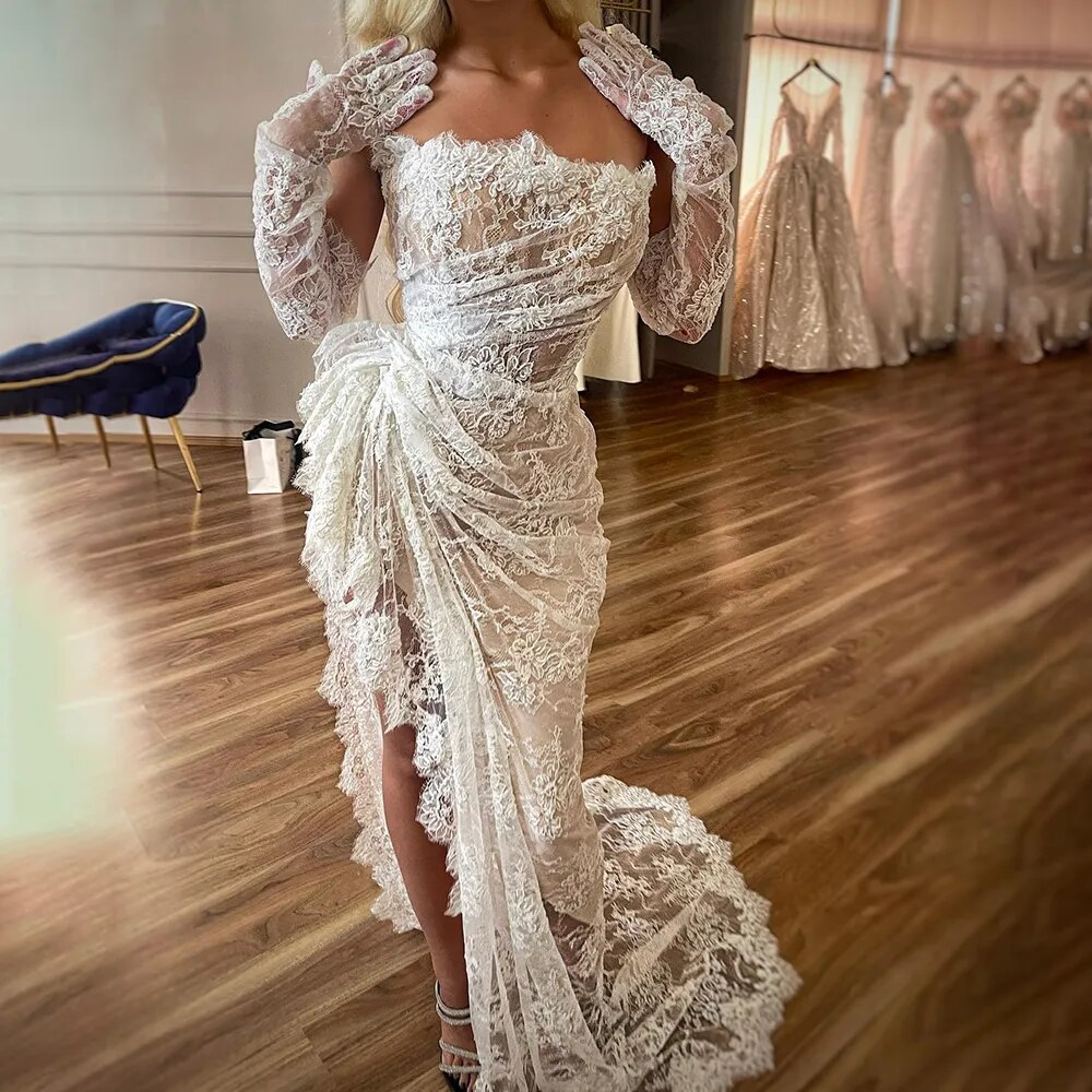 Vestido de novia corte sirena sin tirantes, de encaje, con fruncido, asimétrico y abertura en el muslo. Vestido de novia a medida Y4435