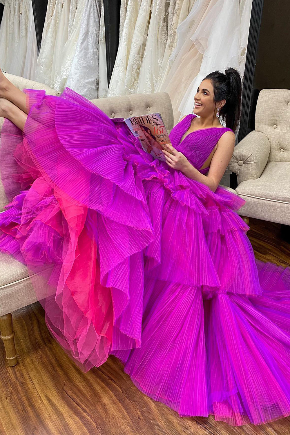 Vestido de graduación de tul escalonado con escote en V y corte en A