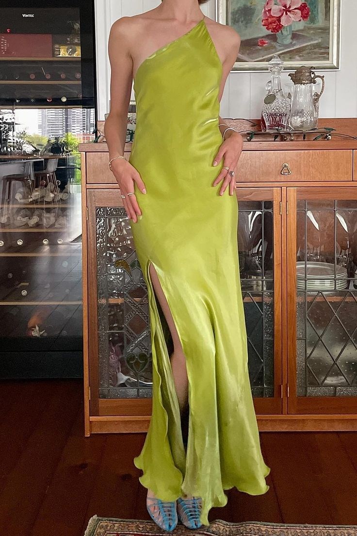Robe de soirée fourreau verte élégante à une épaule, dos nu fendue, modèle Y8550