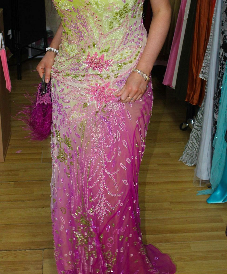 Robe de soirée longue en mousseline de soie à sequins et perles, modèle Y8295