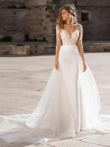 Vestido de novia de alta costura, elegante, blanco satinado, manga larga, espalda descubierta, cola de barrido, escote en V profundo, corte sirena, bordado en la espalda. 