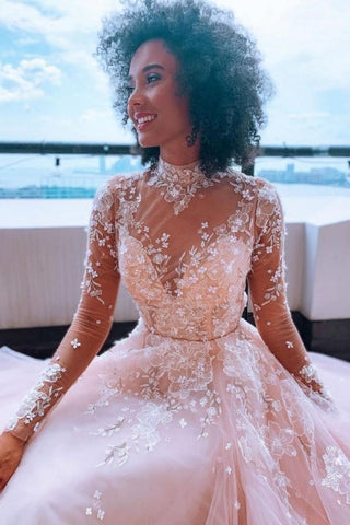 Vestido de novia elegante de encaje con cuello alto y mangas largas