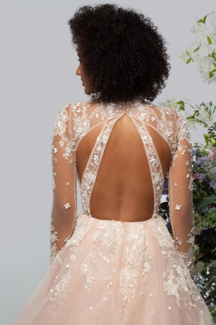 Vestido de novia elegante de encaje con cuello alto y mangas largas