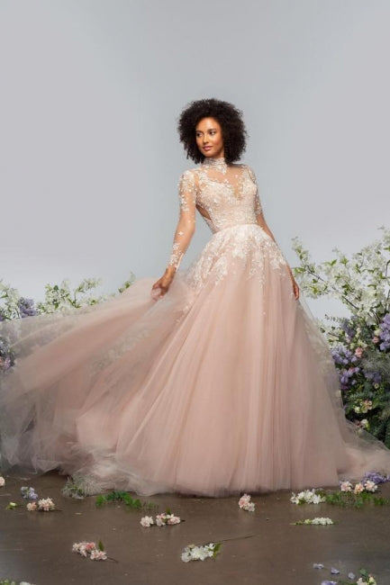 Vestido de novia elegante de encaje con cuello alto y mangas largas