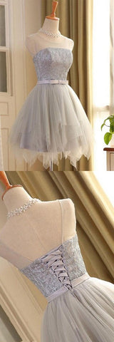 Robe de bal courte sans manches en tulle gris, coupe trapèze, décolleté rond, ornée de dentelle, robe de soirée