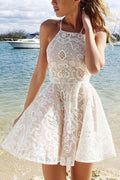 Robe de bal simple à bretelles courtes et dos nu, en dentelle et plissée