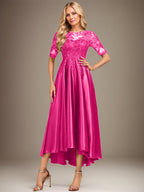 Robe de mère de la mariée asymétrique en satin stretch dentelle et dentelle, coupe trapèze, effet illusion, ornée de sequins 