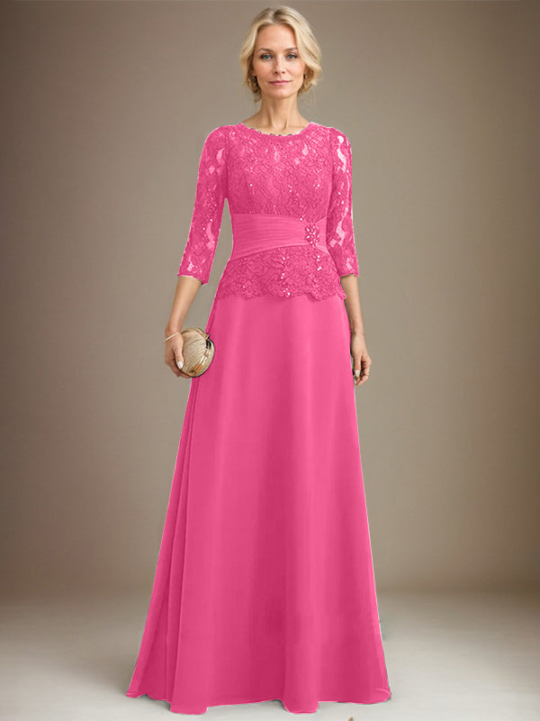 Robe de mariée longue en mousseline de soie et dentelle, coupe trapèze, décolleté illusion, ornée de sequins plissés et de perles. 