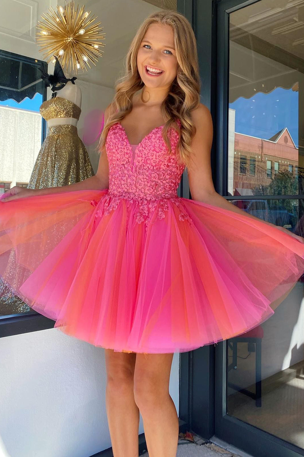 Vestido corto de tul con tirantes finos y corte en A para baile de bienvenida
