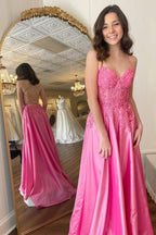 Vestido de noche de fiesta corte A con apliques florales rosa intenso y cordones