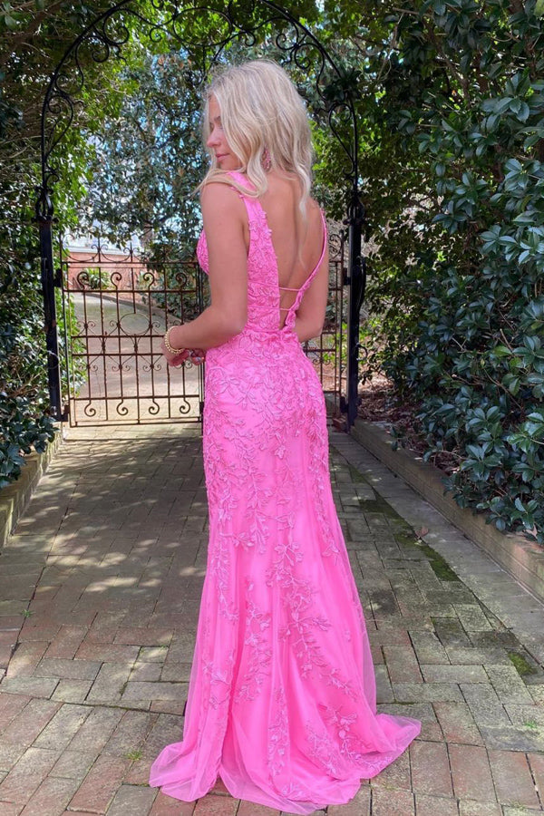 Vestido de fiesta rosa fucsia con escote en V profundo estilo sirena y apliques