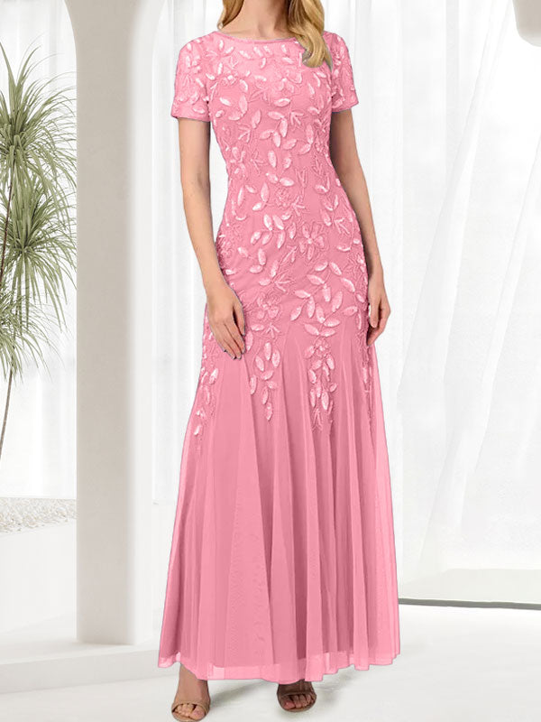 Robe longue bleue sirène à col rond ornée de perles, idéale pour la mère de la mariée