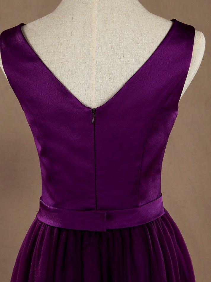 Vestido de dama de honor de tul con escote en V y corte A con dobladillo alto y bajo en satén 