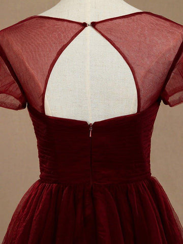 Robe de demoiselle d'honneur trapèze longueur genou en tulle, manches courtes, avec décolleté bateau transparent 