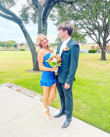 Precioso vestido de cóctel azul real sin tirantes para fiesta de bienvenida Y4330