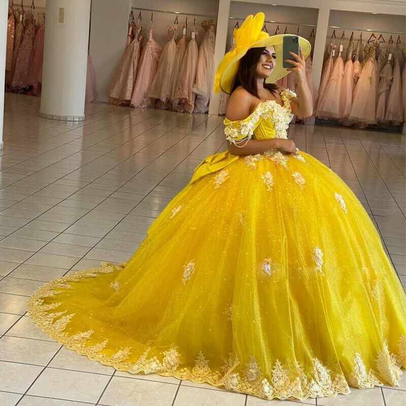 Vestido de quinceañera amarillo de baile con hombros descubiertos, espalda con cordones, cola de barrido, apliques y cuentas Y656