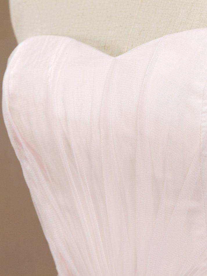 Vestido de dama de honor de tul con corte A, largo hasta el suelo, sin tirantes y con cinturón 