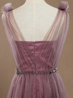 Vestido de dama de honor de tul con escote en V, largo hasta el suelo y fruncido. 
