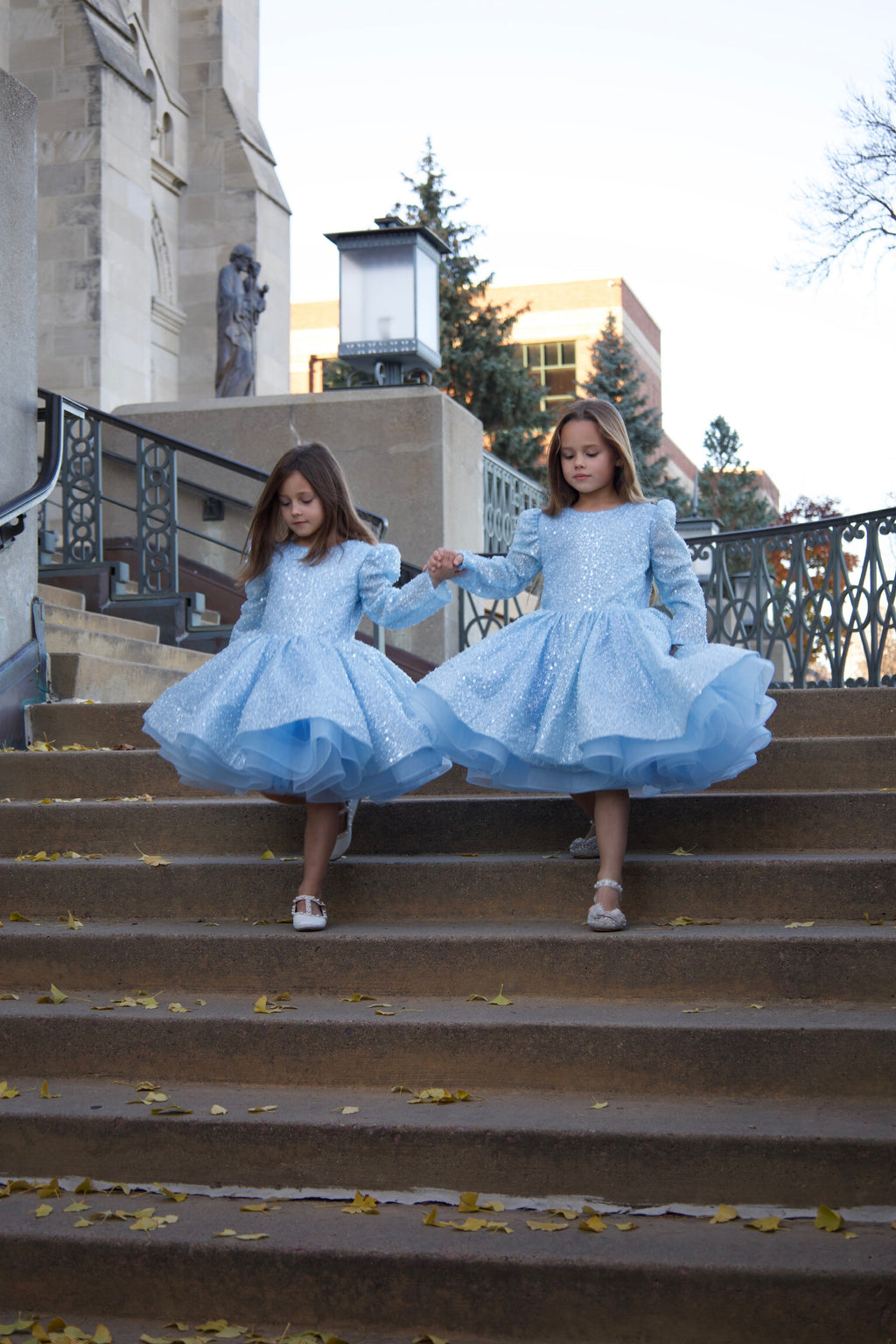 Vestido de cumpleaños para niña, azul con lentejuelas, de manga larga y hasta la rodilla. 