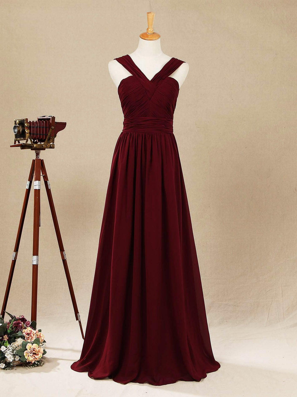 Vestido de dama de honor de gasa con escote en V, largo hasta el suelo y tirantes dobles 