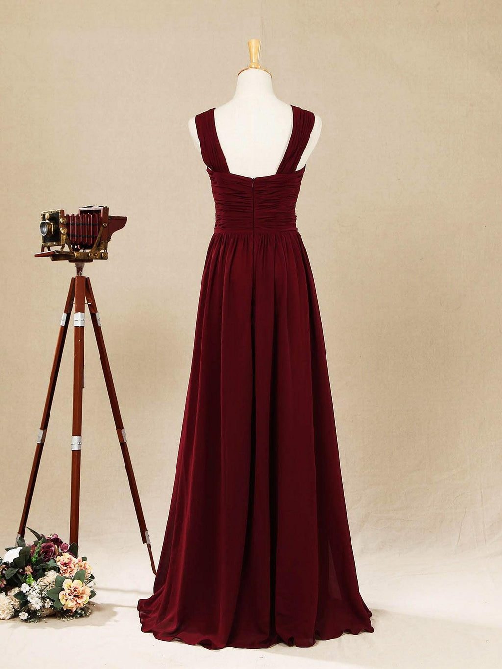 Vestido de dama de honor de gasa con escote en V, largo hasta el suelo y tirantes dobles 