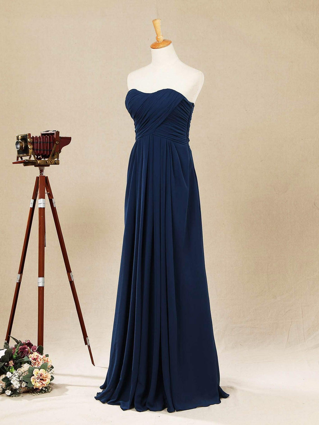 Vestido de dama de honor de gasa con corte A, sin tirantes y largo hasta el suelo, con fruncido 