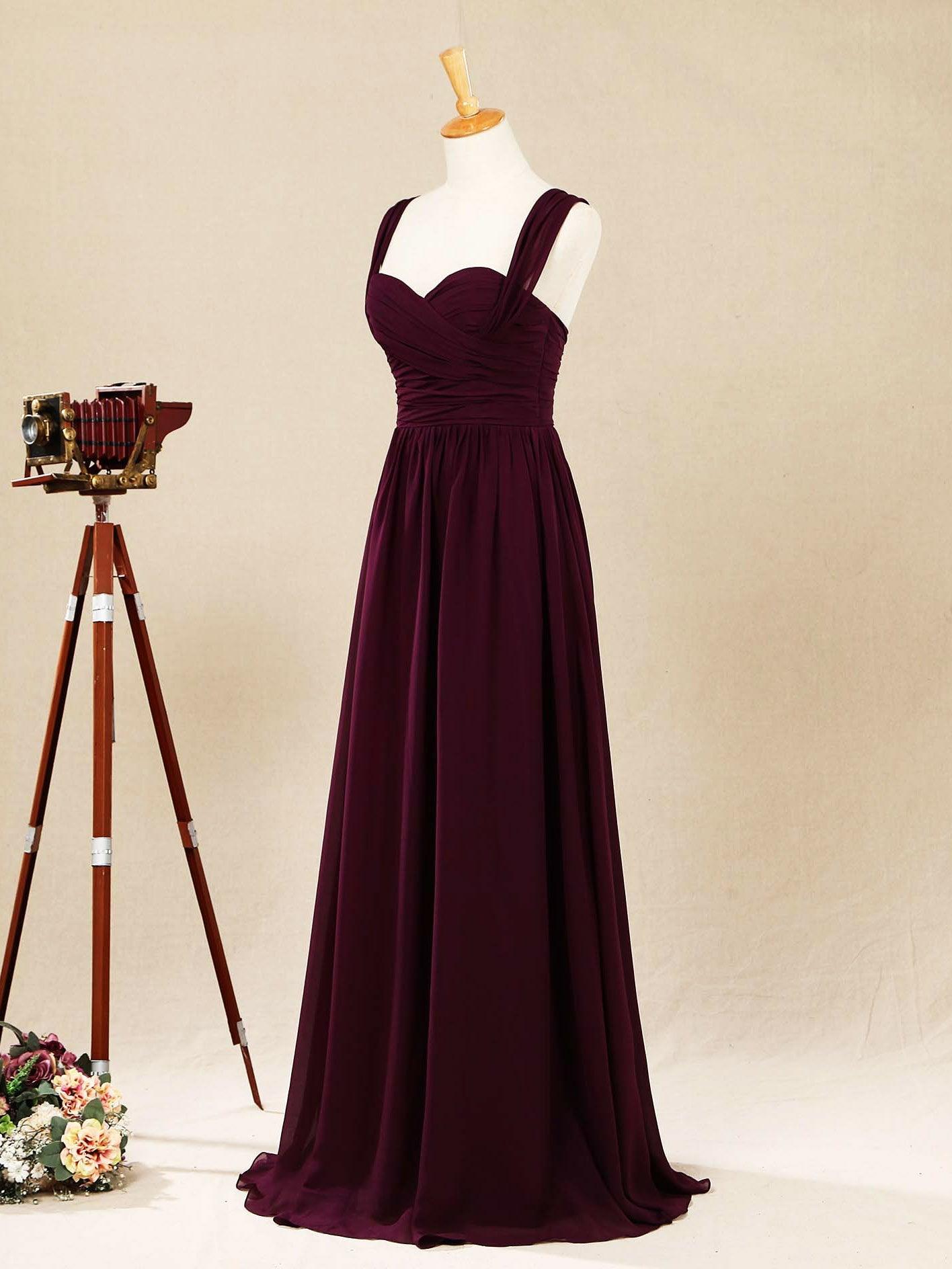 Vestido de dama de honor de gasa con tirantes finos y escote corazón 