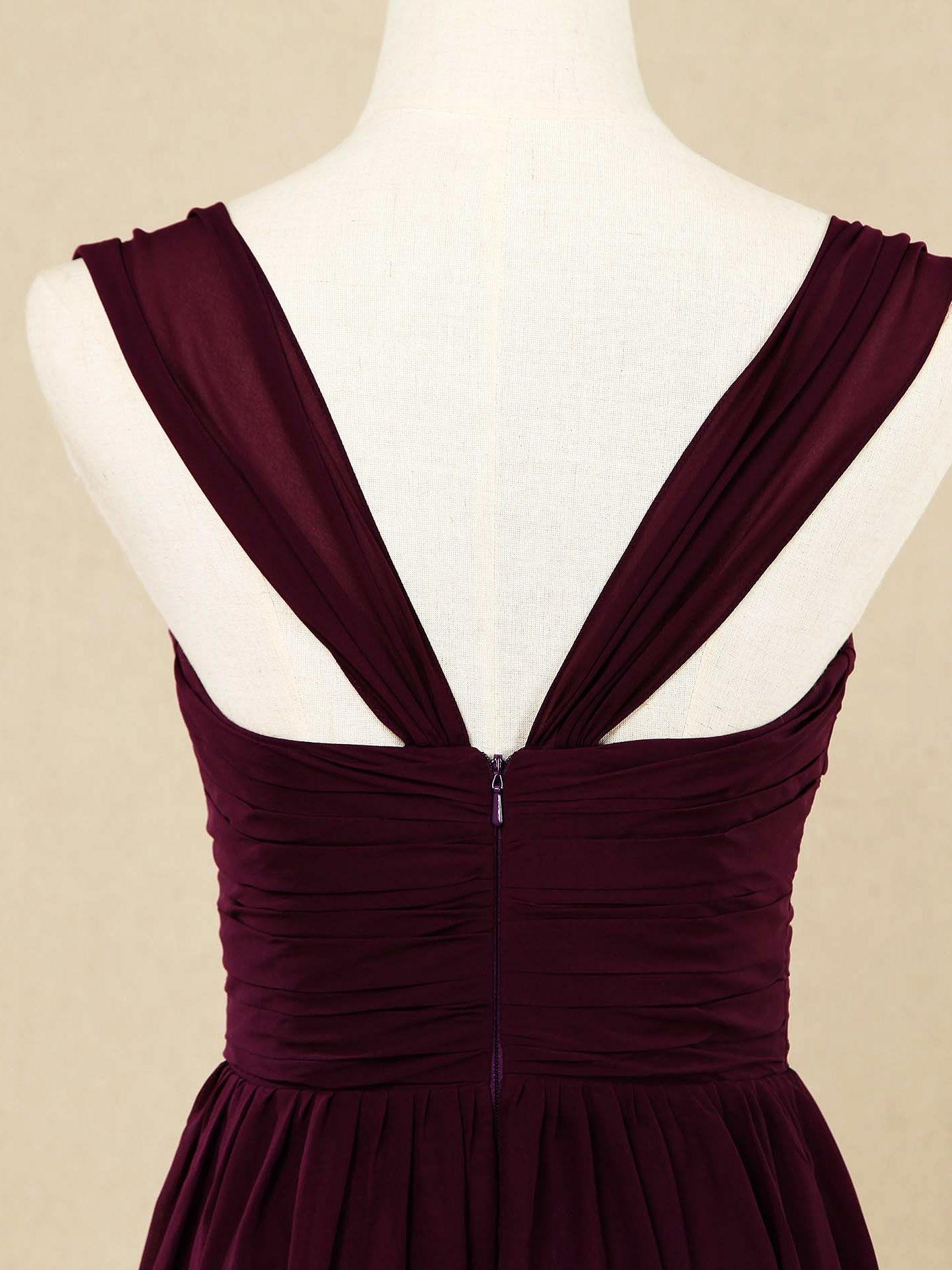 Vestido de dama de honor de gasa con tirantes finos y escote corazón 