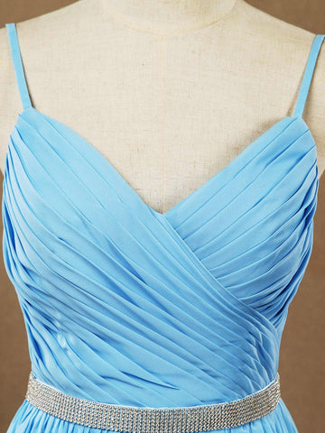 Vestido formal de noche de gasa con tirantes finos y corte en A con cinturón de cuentas 