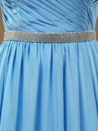 Vestido formal de noche de gasa con tirantes finos y corte en A con cinturón de cuentas 