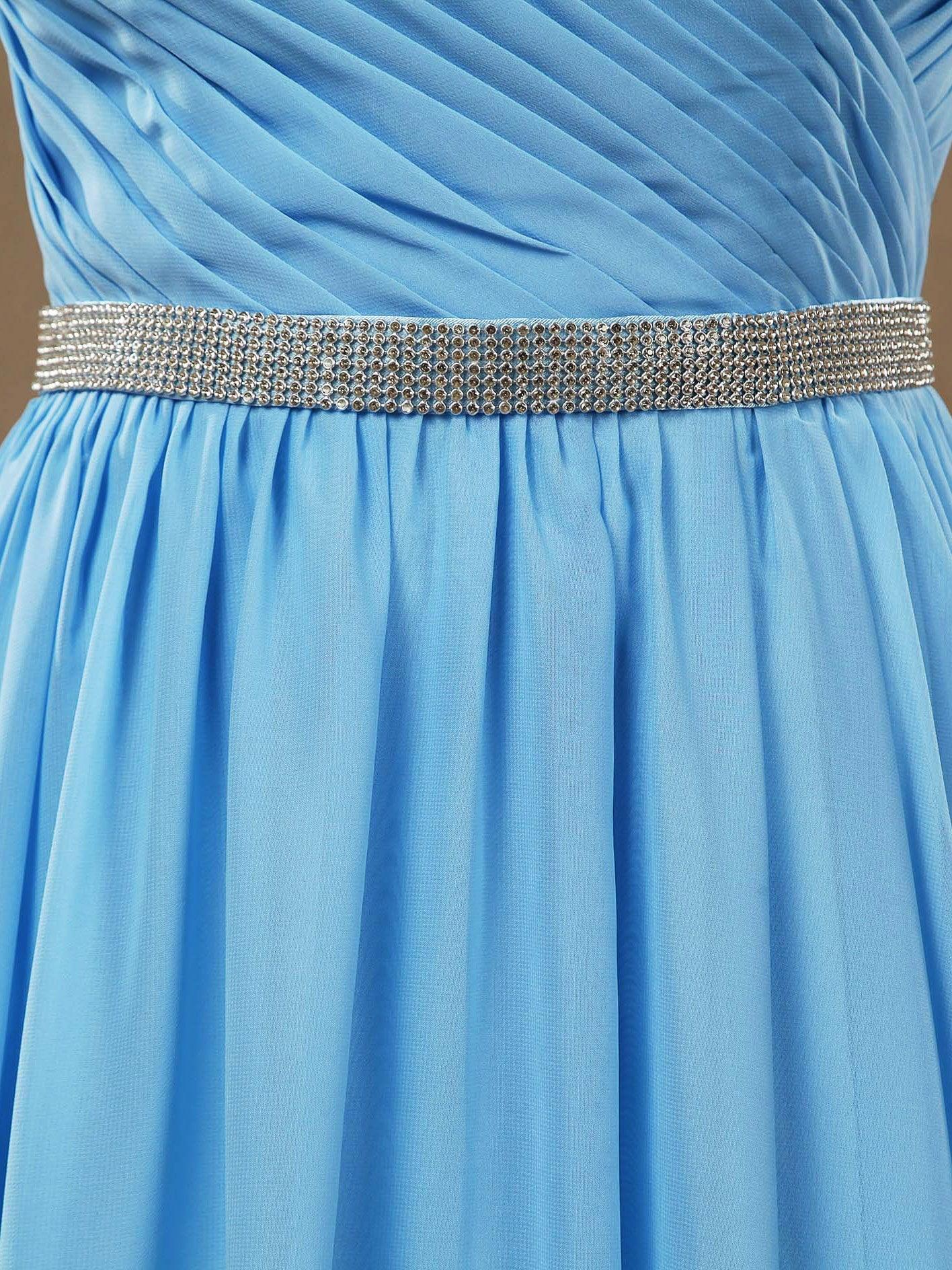 Vestido formal de noche de gasa con tirantes finos y corte en A con cinturón de cuentas 