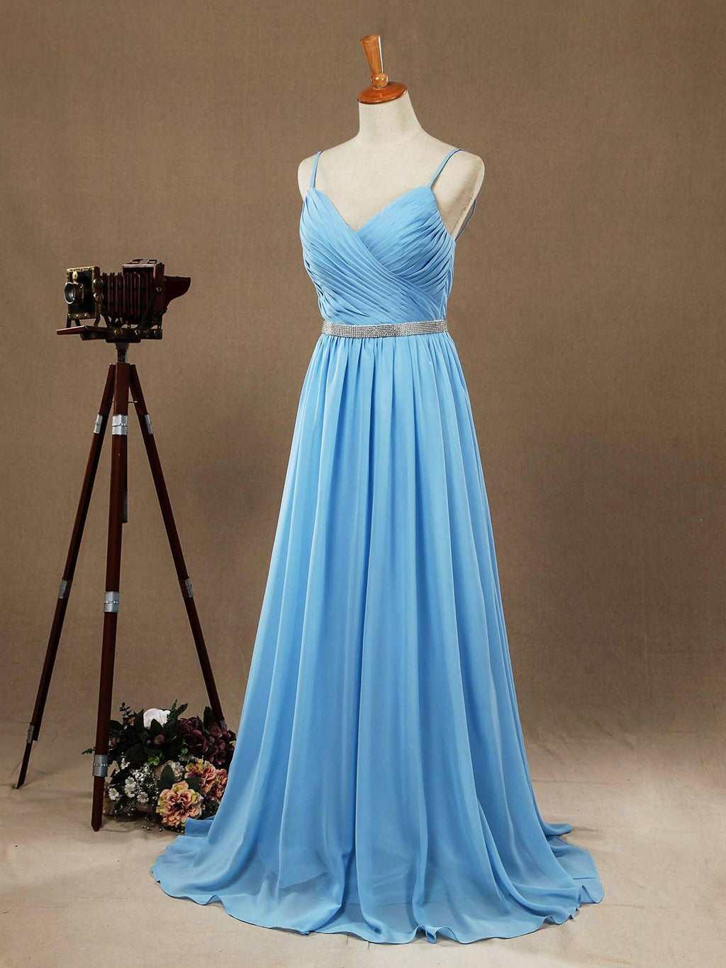 Vestido formal de noche de gasa con tirantes finos y corte en A con cinturón de cuentas 